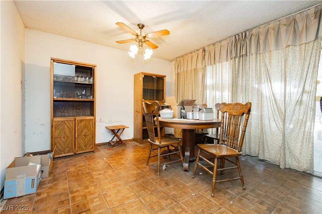 425 Blue River, Las Vegas, NV 89107