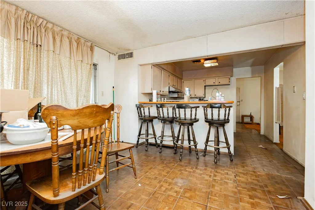 425 Blue River, Las Vegas, NV 89107
