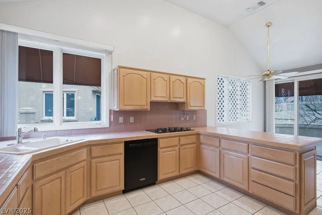 8236 Round Hills, Las Vegas, NV 89113