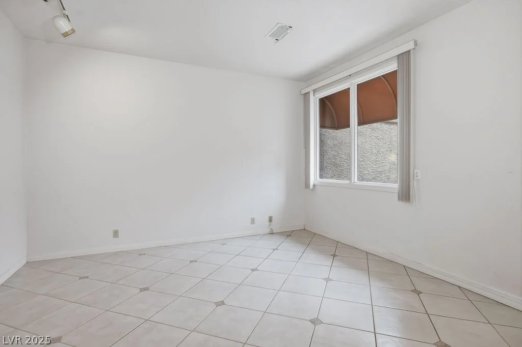 8236 Round Hills, Las Vegas, NV 89113