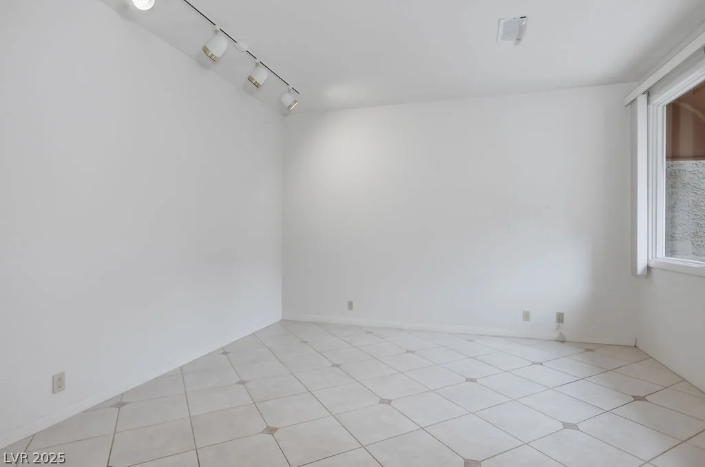 8236 Round Hills, Las Vegas, NV 89113