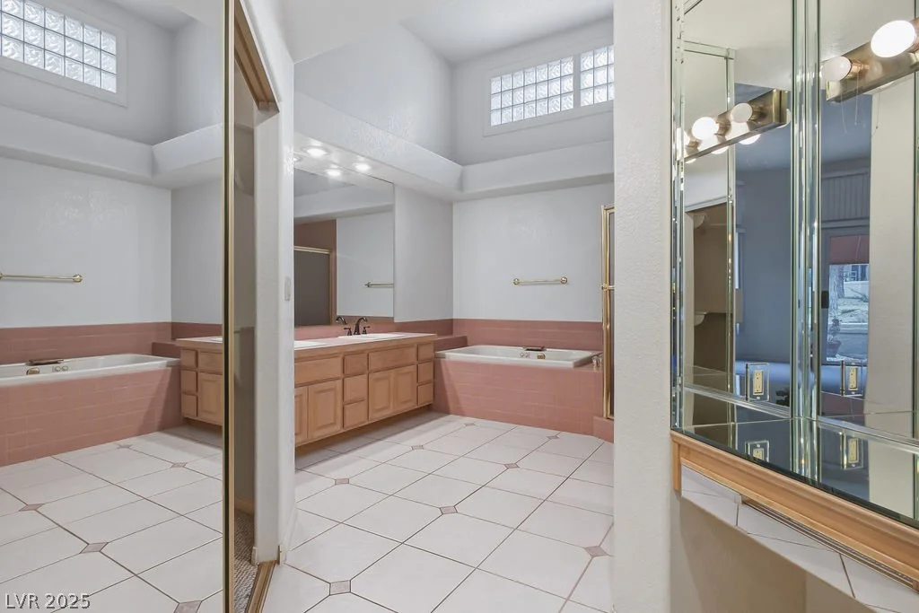 8236 Round Hills, Las Vegas, NV 89113