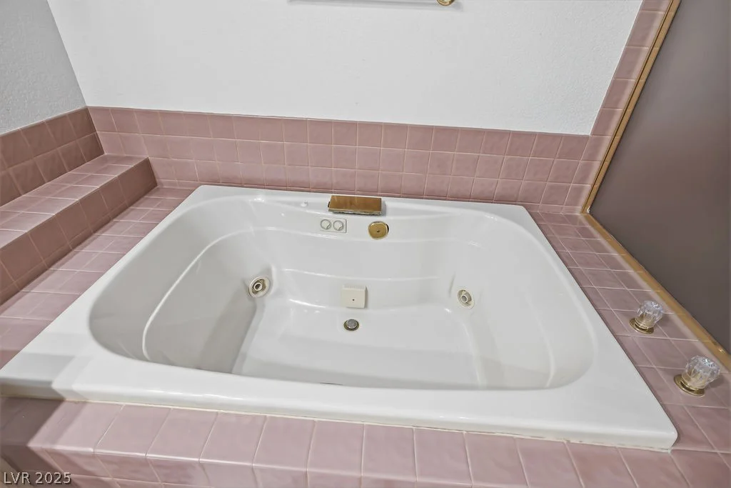 8236 Round Hills, Las Vegas, NV 89113