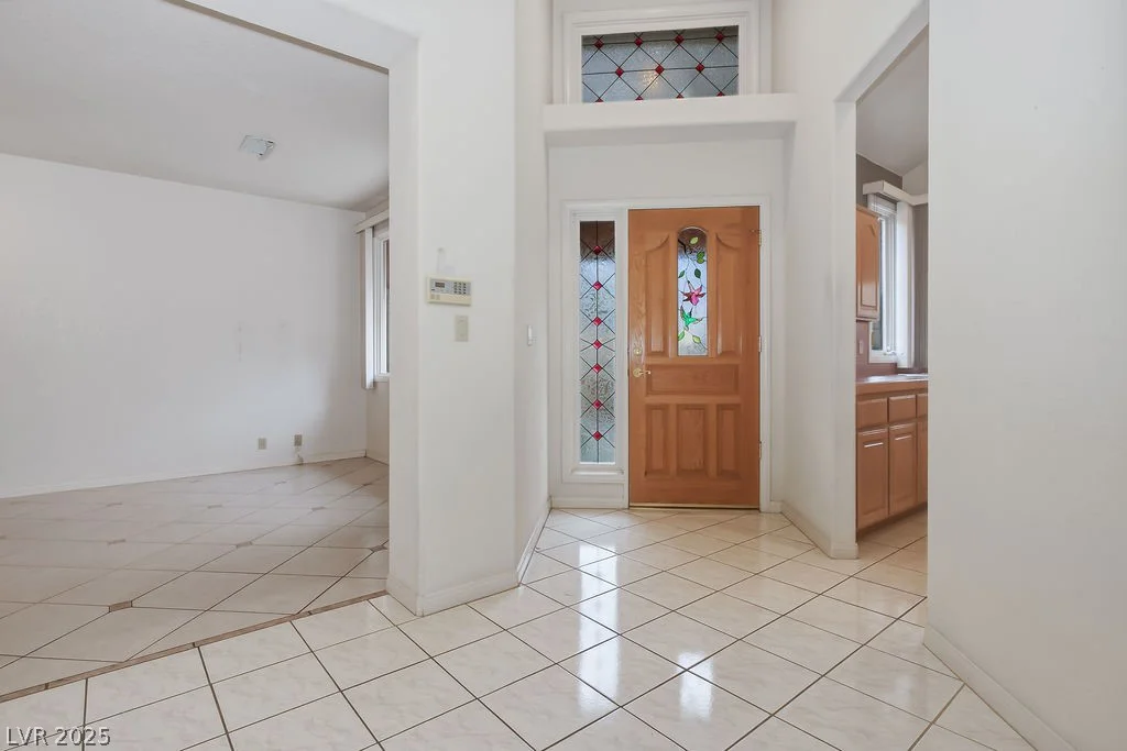 8236 Round Hills, Las Vegas, NV 89113