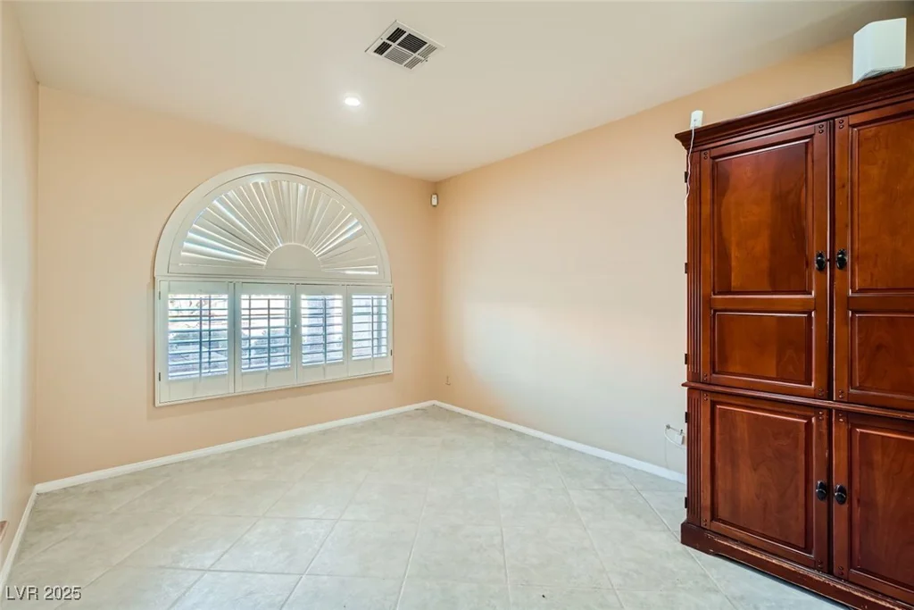 8225 Bermuda Beach, Las Vegas, NV 89128
