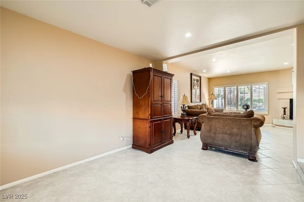 8225 Bermuda Beach, Las Vegas, NV 89128
