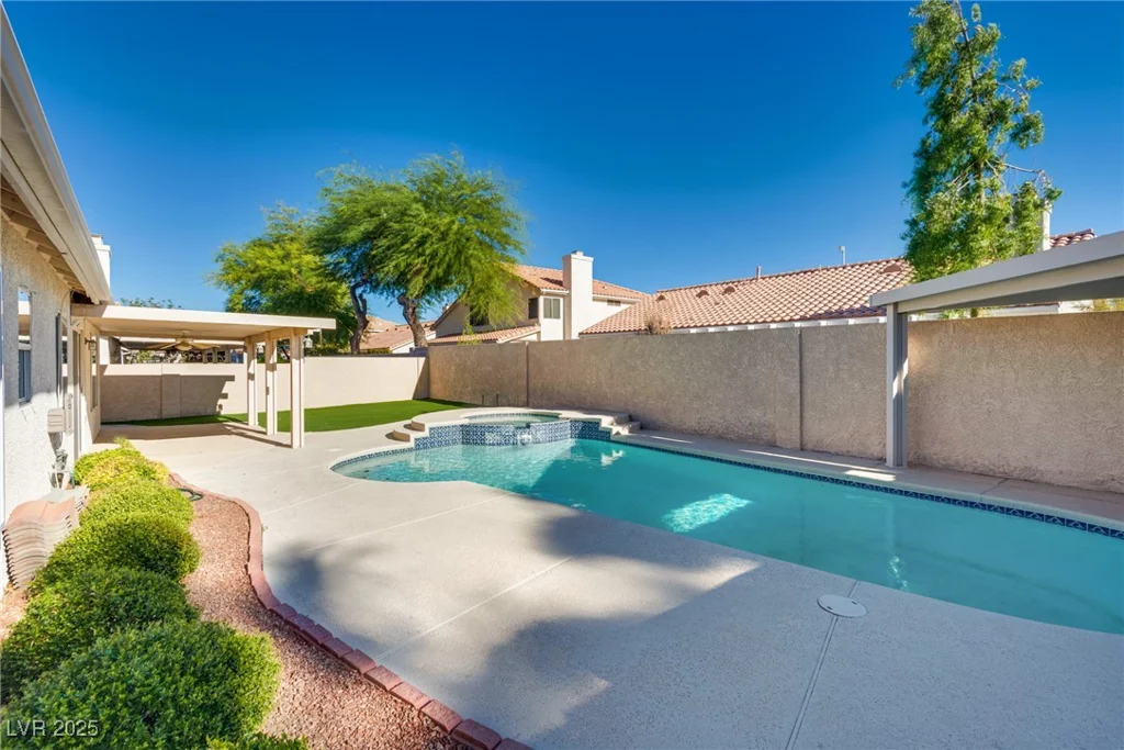 1705 Night Shadow, North Las Vegas, NV 89031