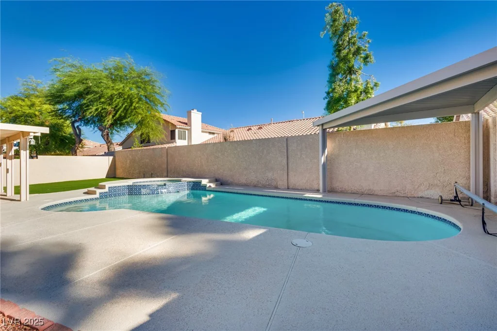 1705 Night Shadow, North Las Vegas, NV 89031