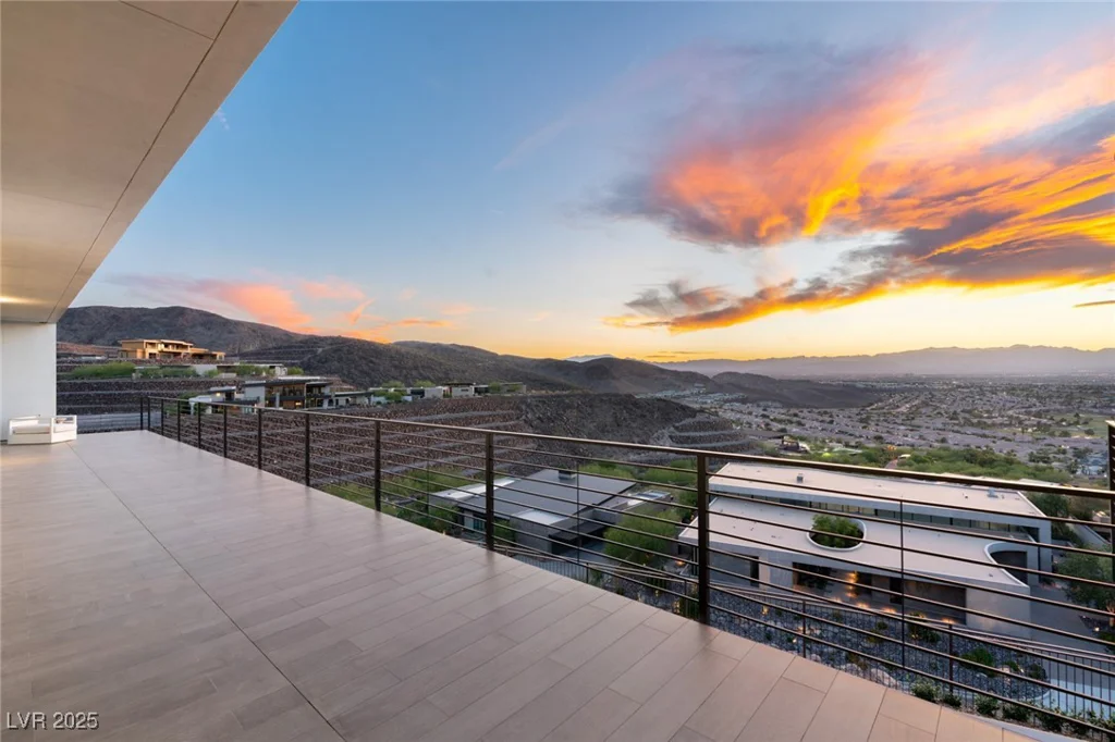 9 Boulderback, Henderson, NV 89012