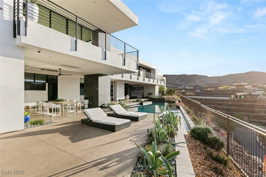 9 Boulderback, Henderson, NV 89012