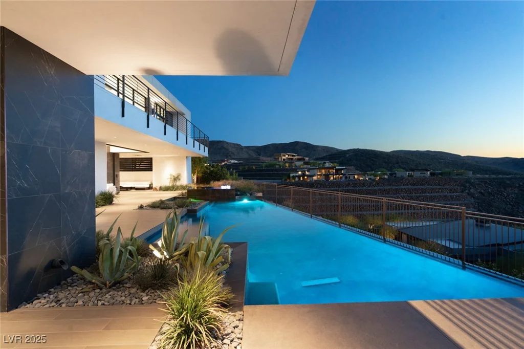9 Boulderback, Henderson, NV 89012