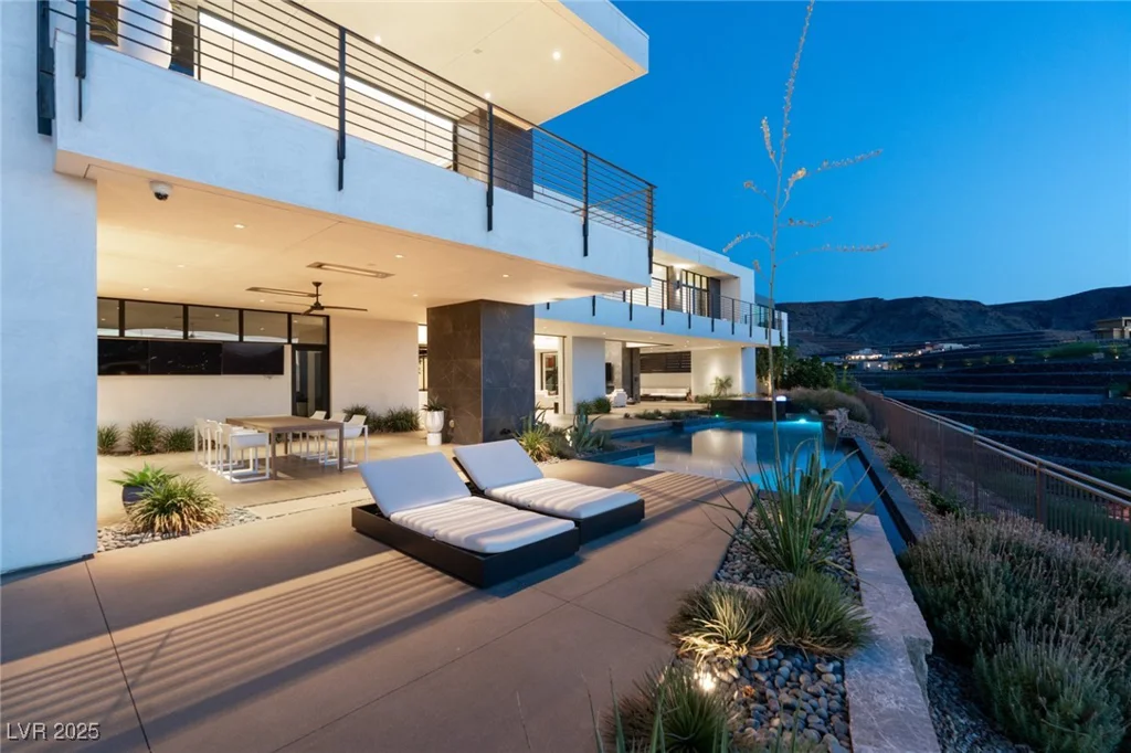 9 Boulderback, Henderson, NV 89012