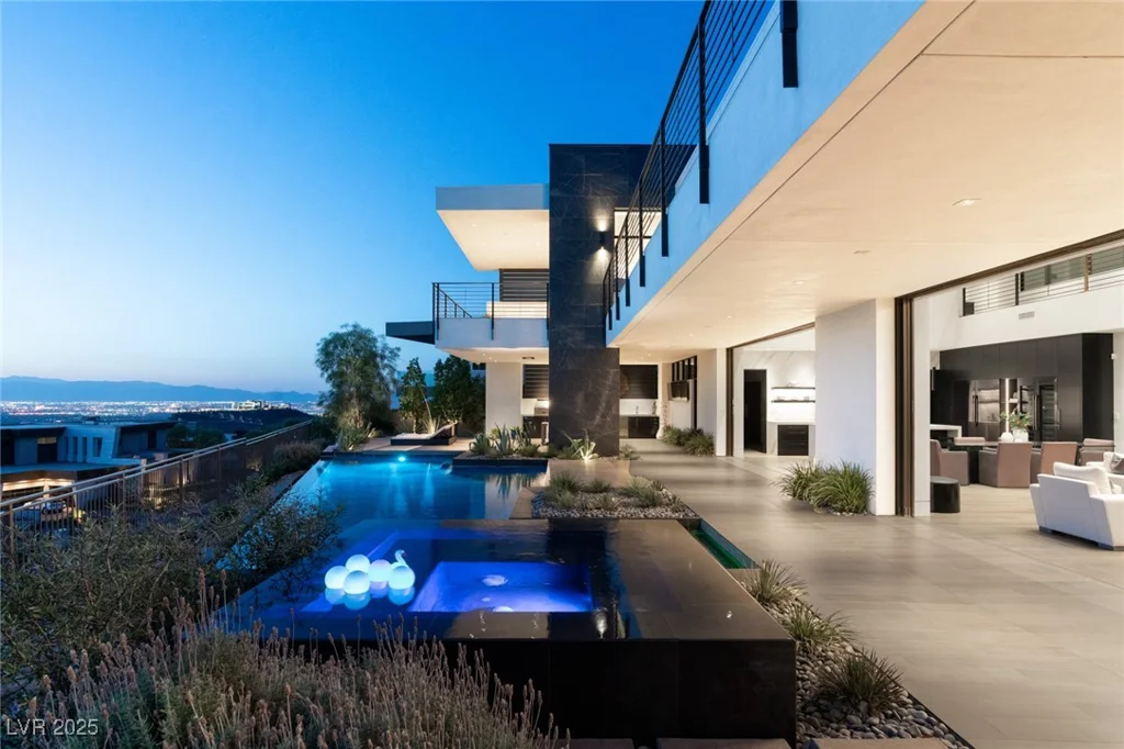 9 Boulderback, Henderson, NV 89012