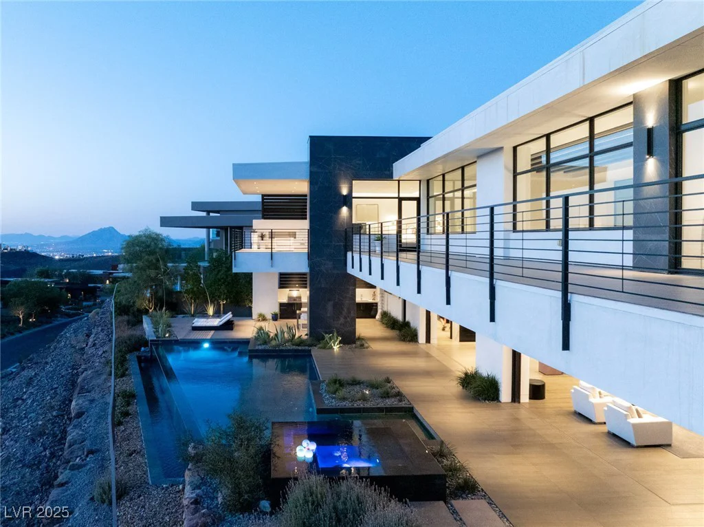 9 Boulderback, Henderson, NV 89012