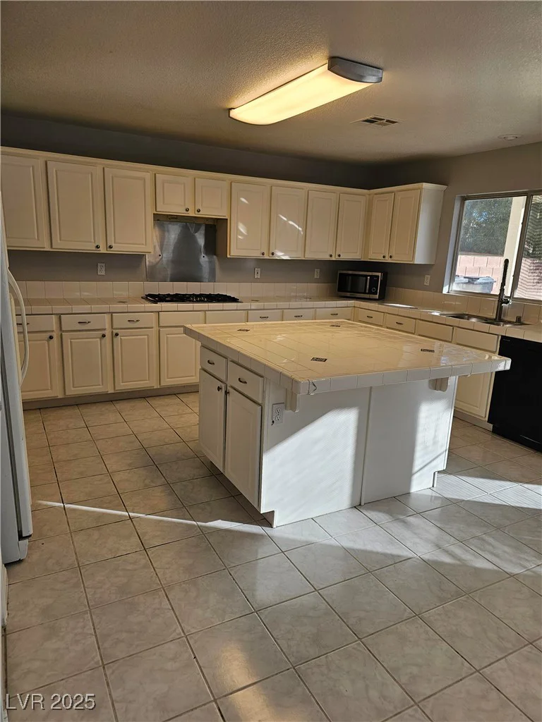 4850 Little Cayman, North Las Vegas, NV 89031