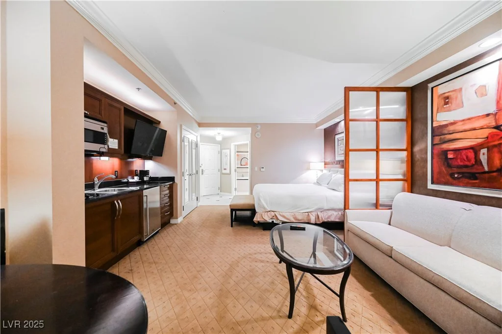 125 HARMON, Las Vegas, NV 89109