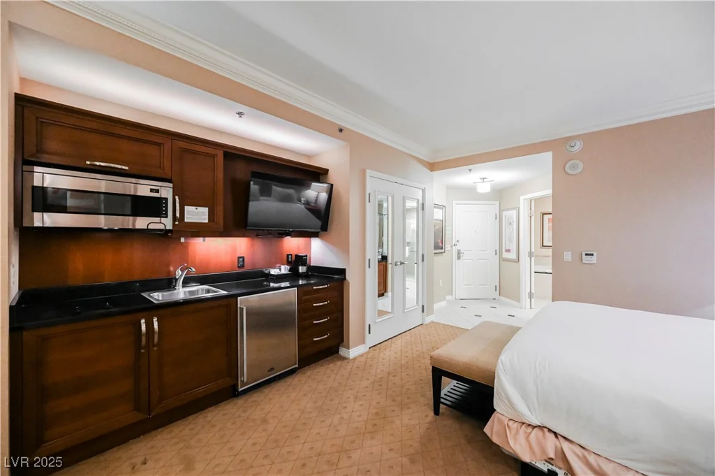 125 HARMON, Las Vegas, NV 89109