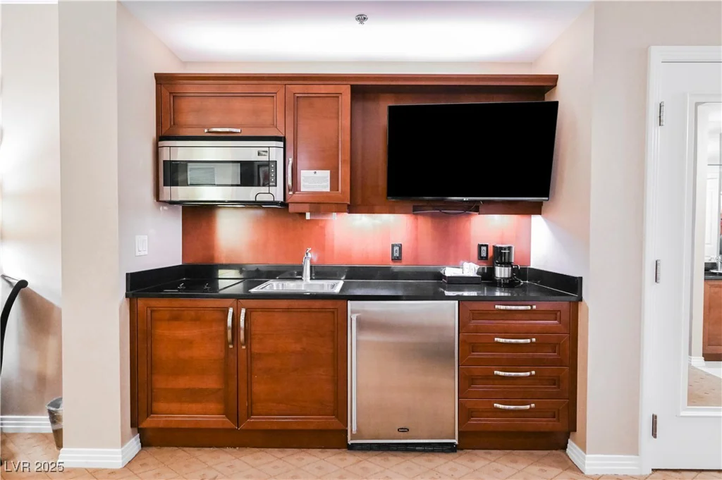 125 HARMON, Las Vegas, NV 89109