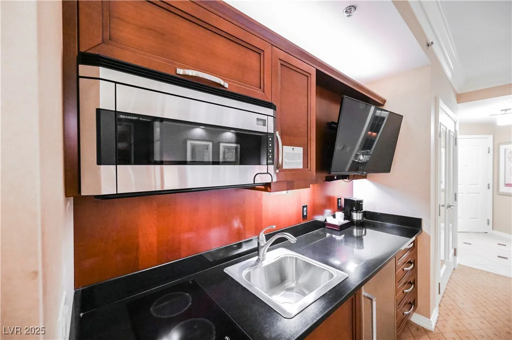 125 HARMON, Las Vegas, NV 89109