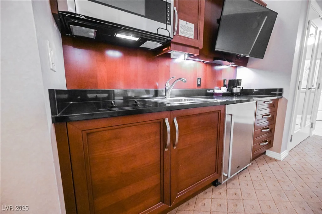 125 HARMON, Las Vegas, NV 89109