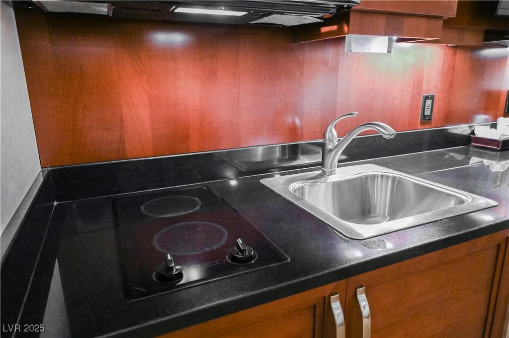 125 HARMON, Las Vegas, NV 89109