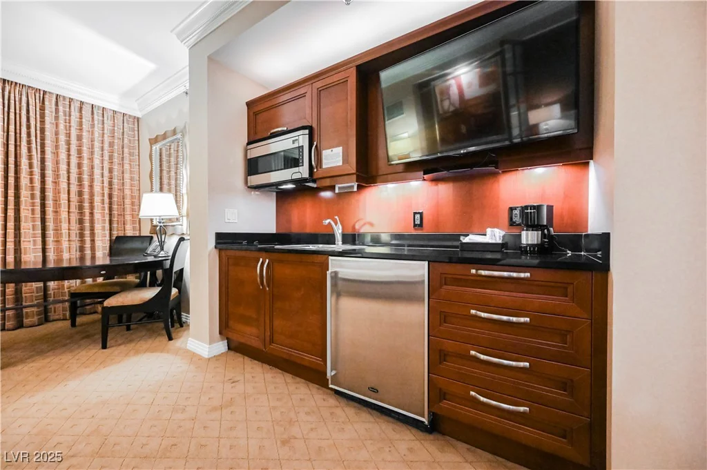 125 HARMON, Las Vegas, NV 89109