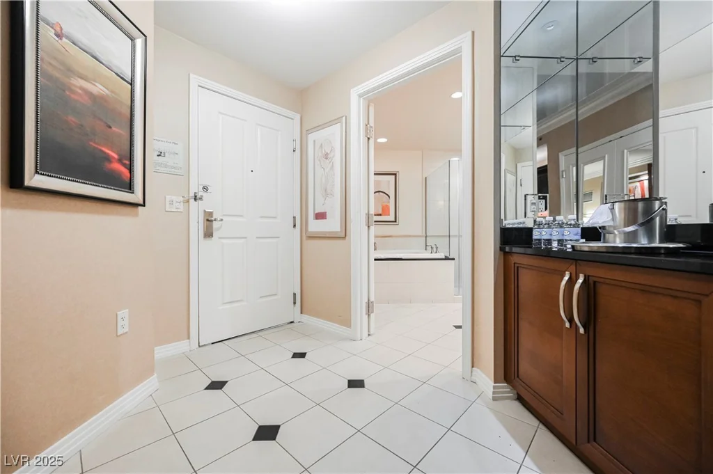 125 HARMON, Las Vegas, NV 89109