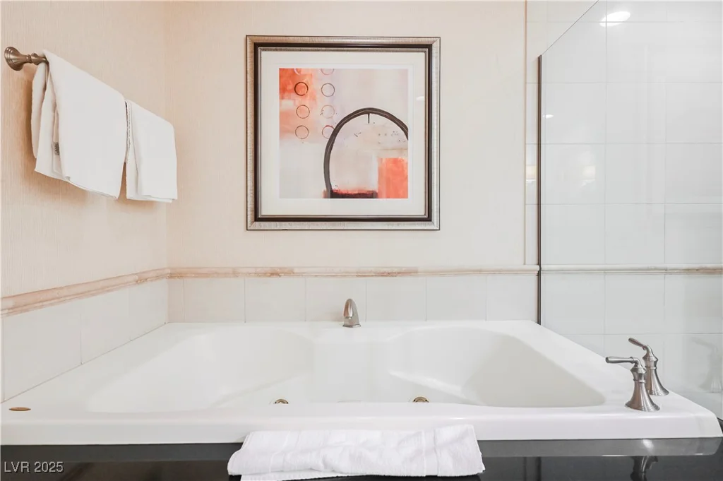 125 HARMON, Las Vegas, NV 89109