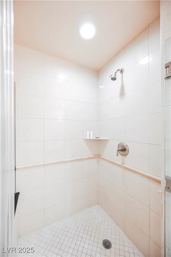 125 HARMON, Las Vegas, NV 89109