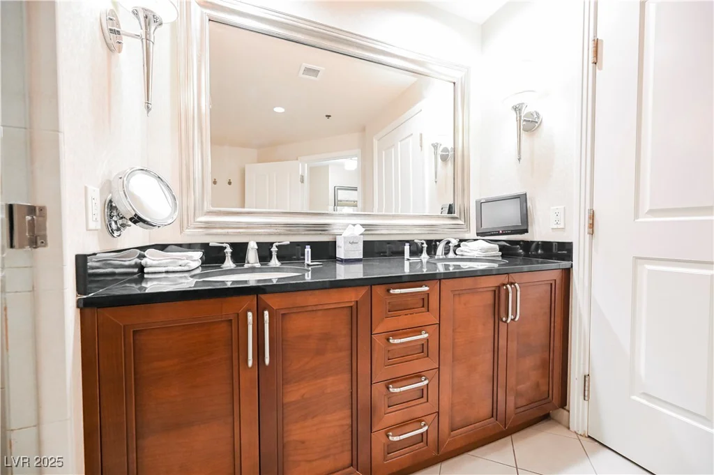 125 HARMON, Las Vegas, NV 89109