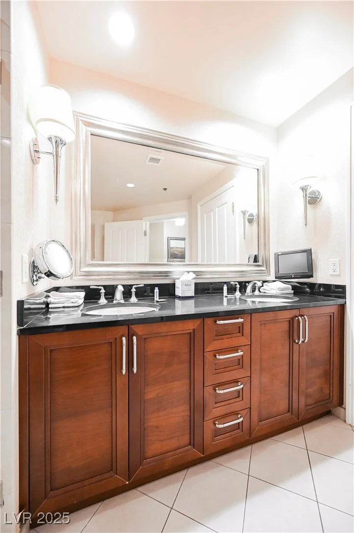 125 HARMON, Las Vegas, NV 89109