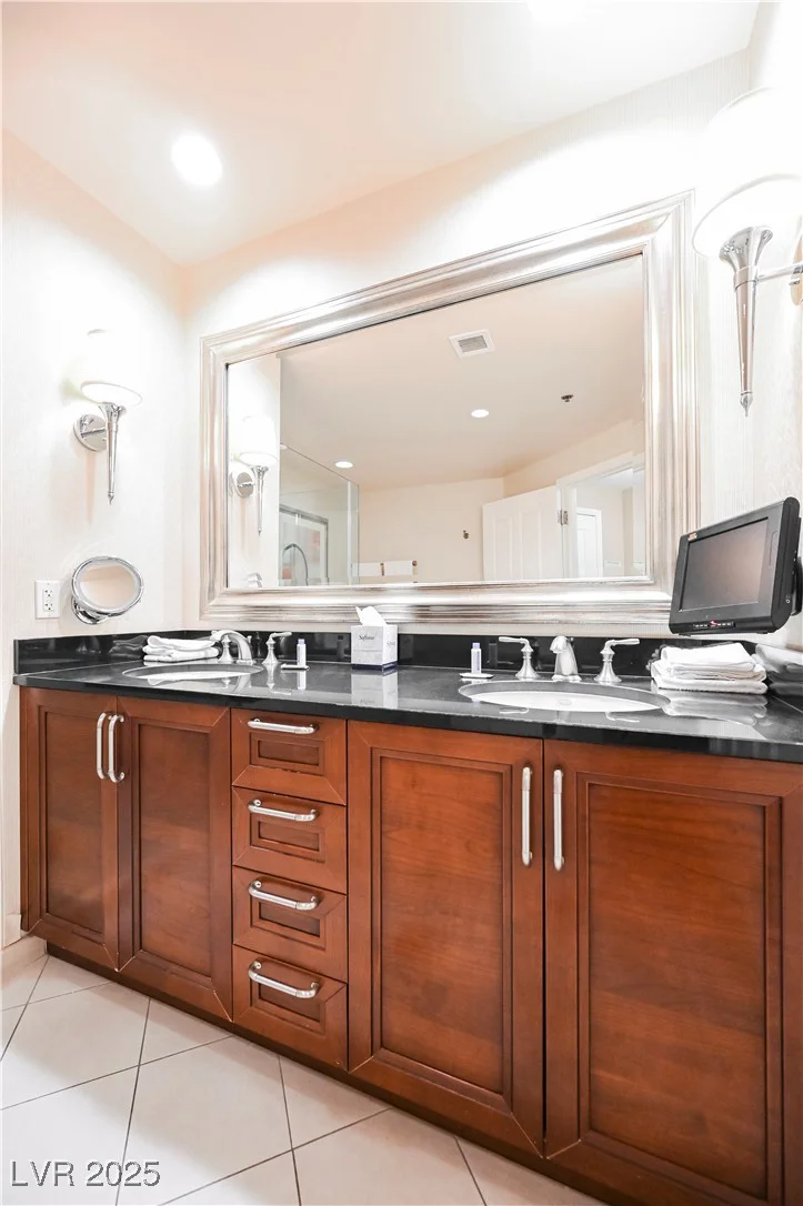 125 HARMON, Las Vegas, NV 89109