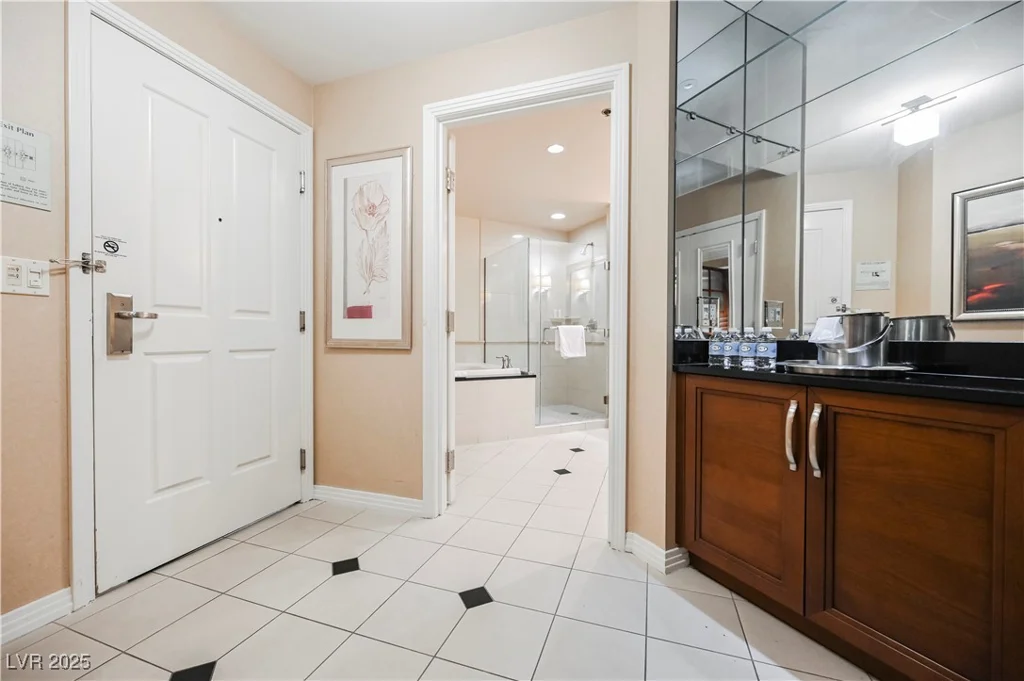 125 HARMON, Las Vegas, NV 89109