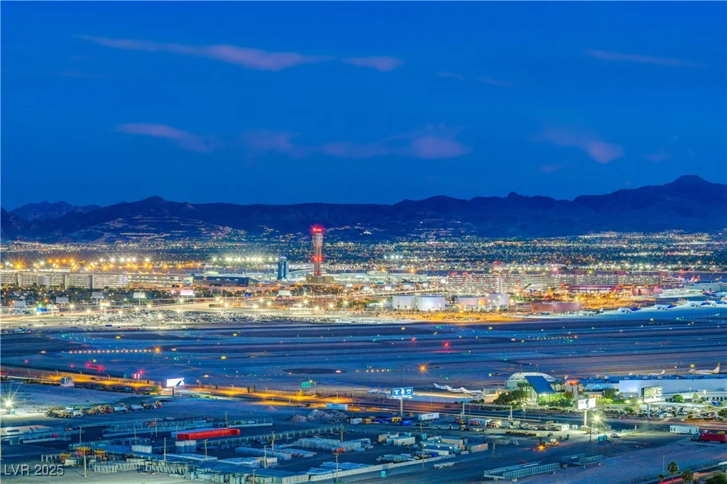 125 HARMON, Las Vegas, NV 89109