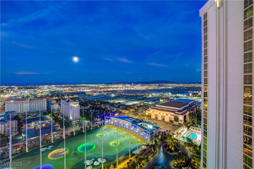 125 HARMON, Las Vegas, NV 89109