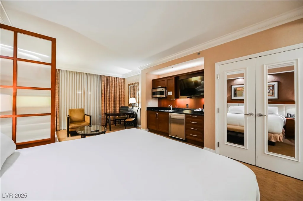 125 HARMON, Las Vegas, NV 89109