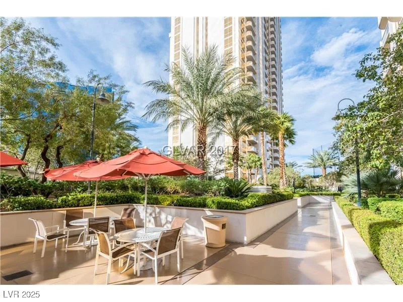 135 Harmon, Las Vegas, NV 89109