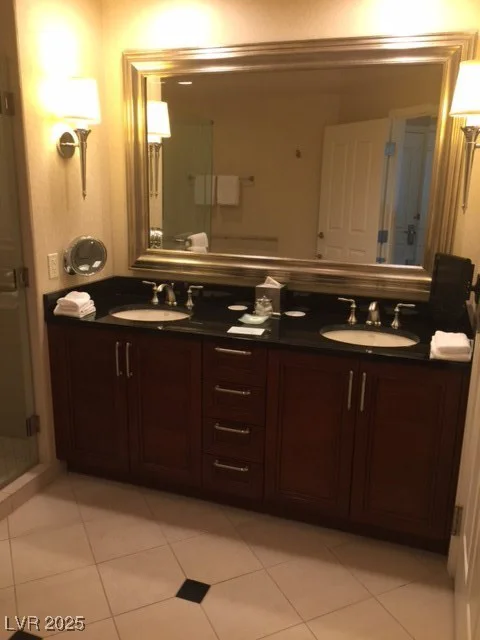 135 Harmon, Las Vegas, NV 89109