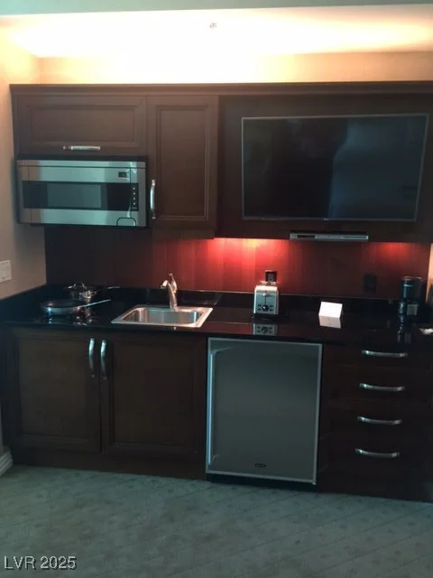 135 Harmon, Las Vegas, NV 89109