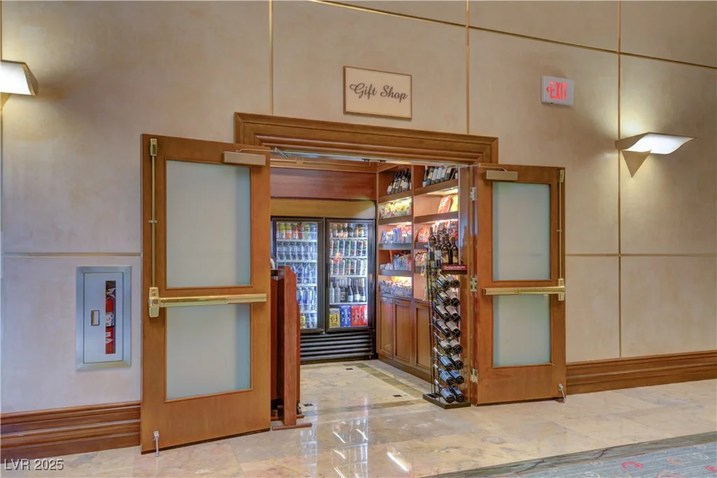 135 Harmon, Las Vegas, NV 89109