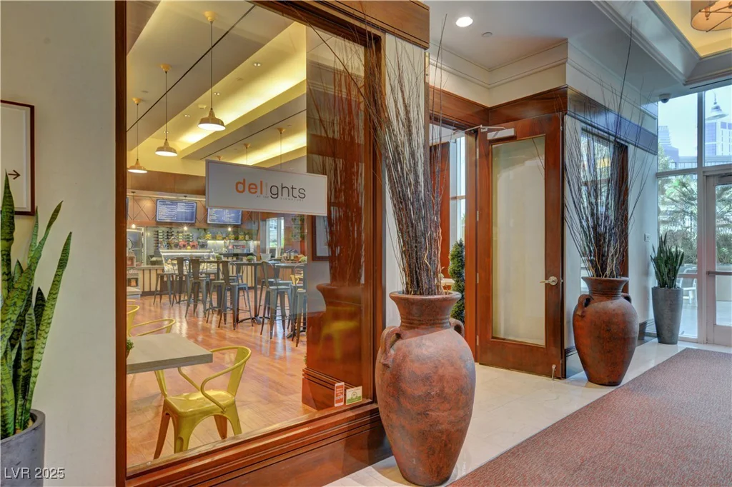 135 Harmon, Las Vegas, NV 89109