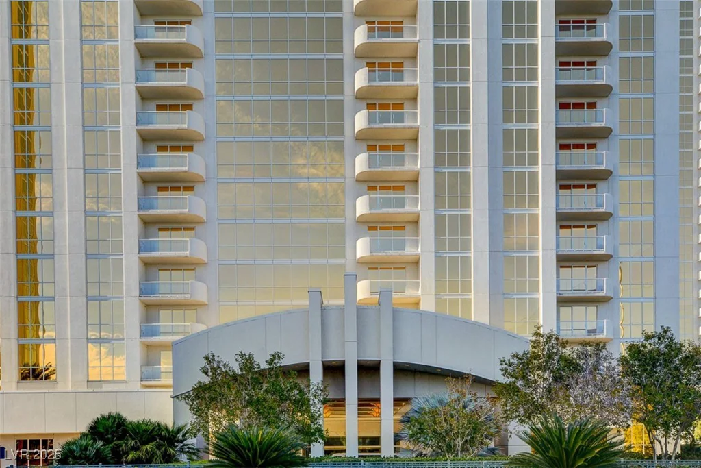 135 Harmon, Las Vegas, NV 89109