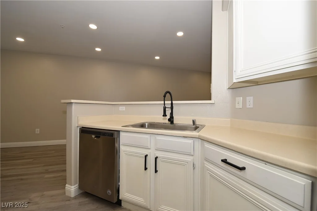 7155 Durango, Las Vegas, NV 89113