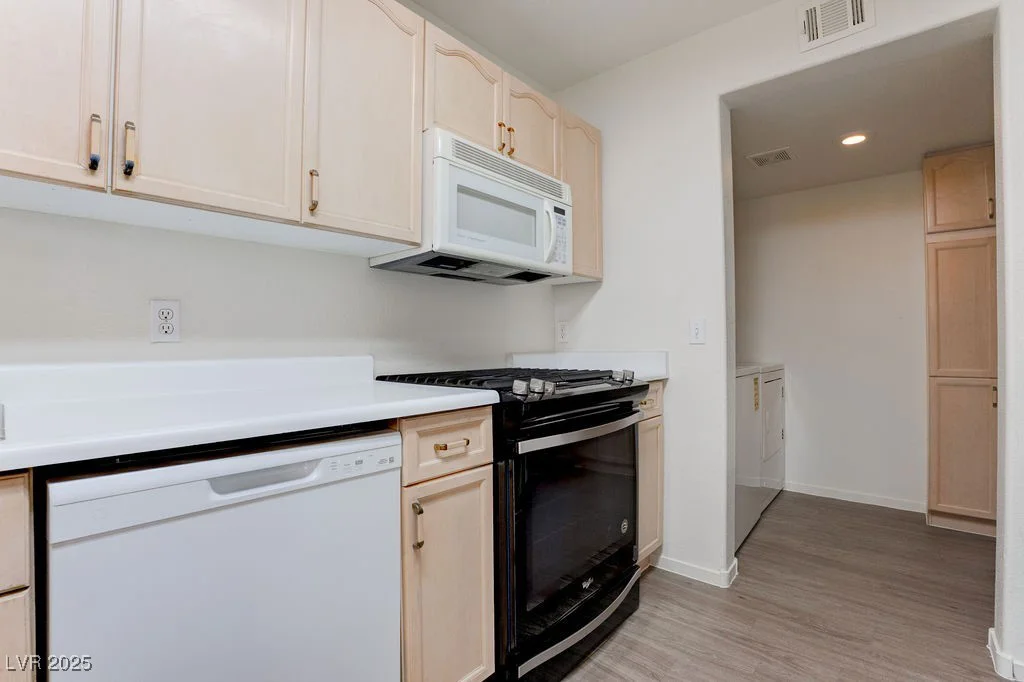 9672 Gunsmith, Las Vegas, NV 89123