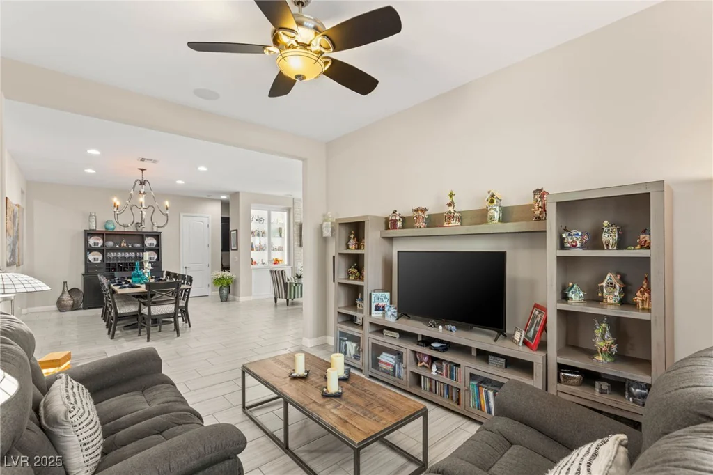 10843 Irving Park, Las Vegas, NV 89166