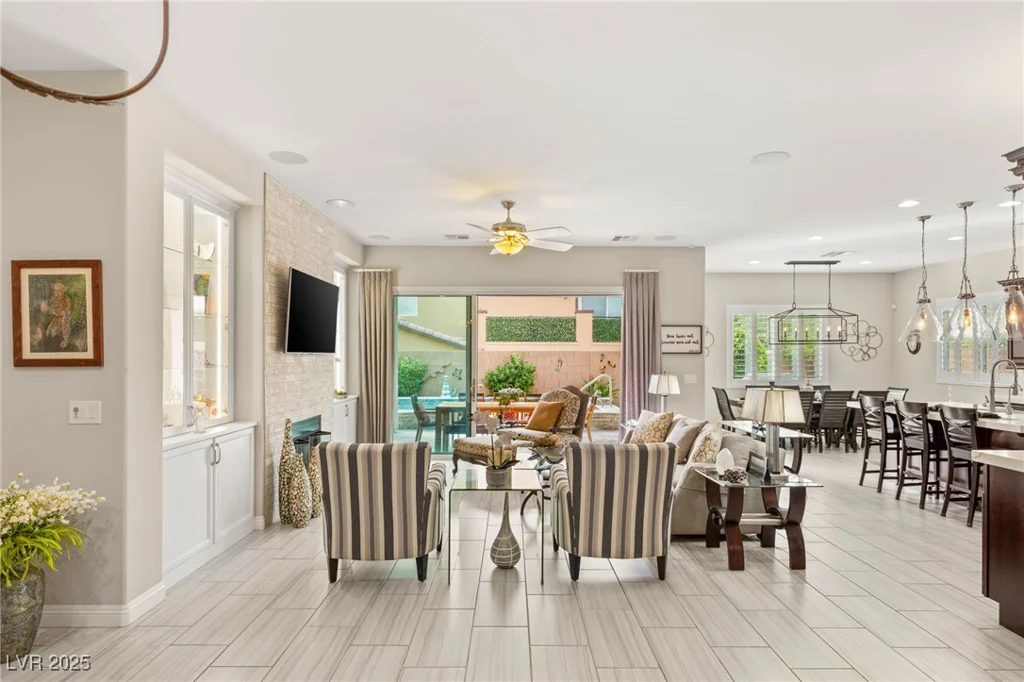 10843 Irving Park, Las Vegas, NV 89166