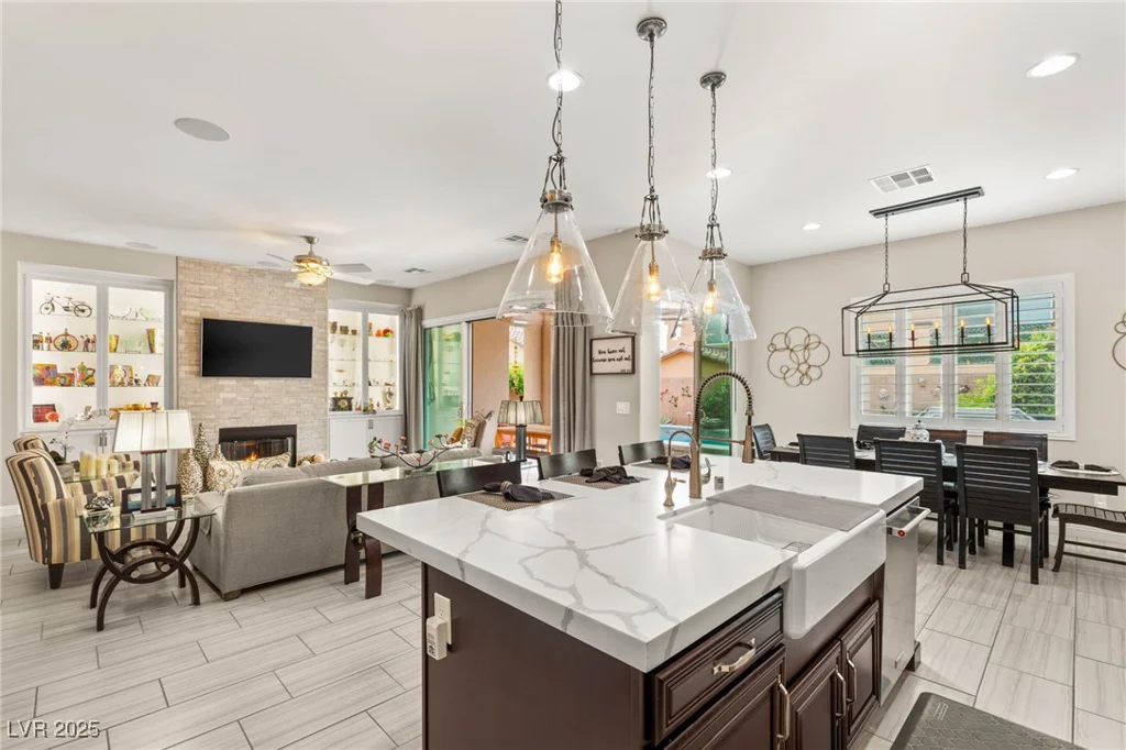 10843 Irving Park, Las Vegas, NV 89166