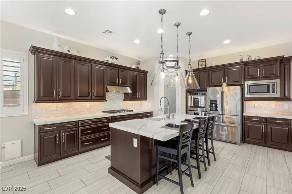 10843 Irving Park, Las Vegas, NV 89166