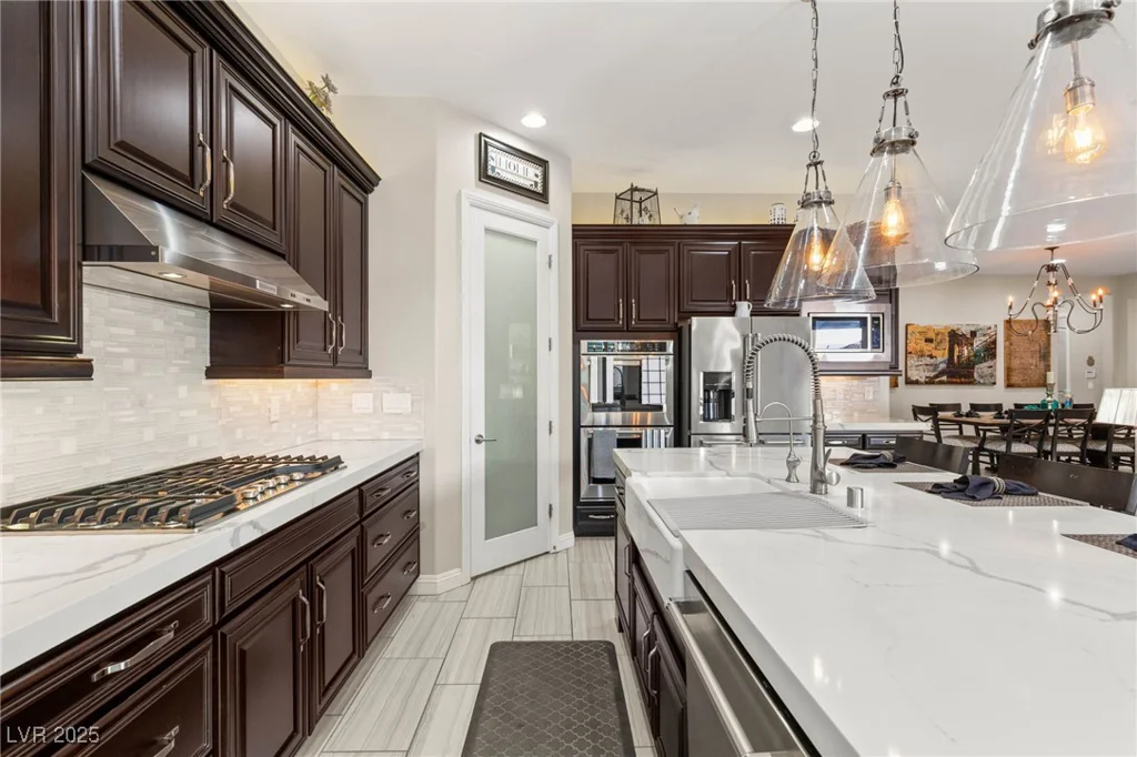 10843 Irving Park, Las Vegas, NV 89166