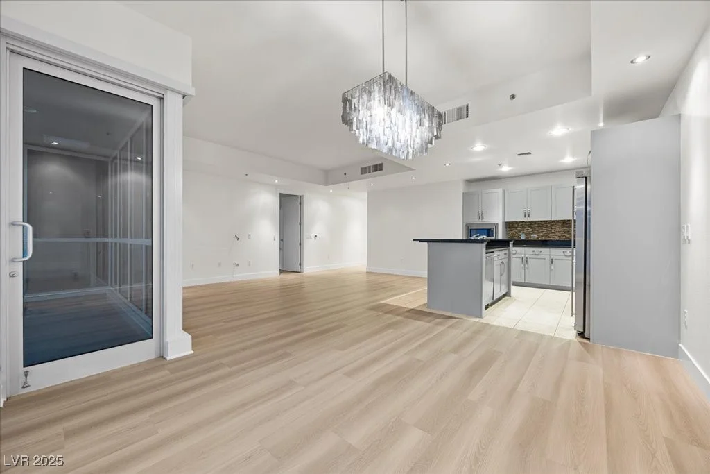 4575 Dean Martin, Las Vegas, NV 89103